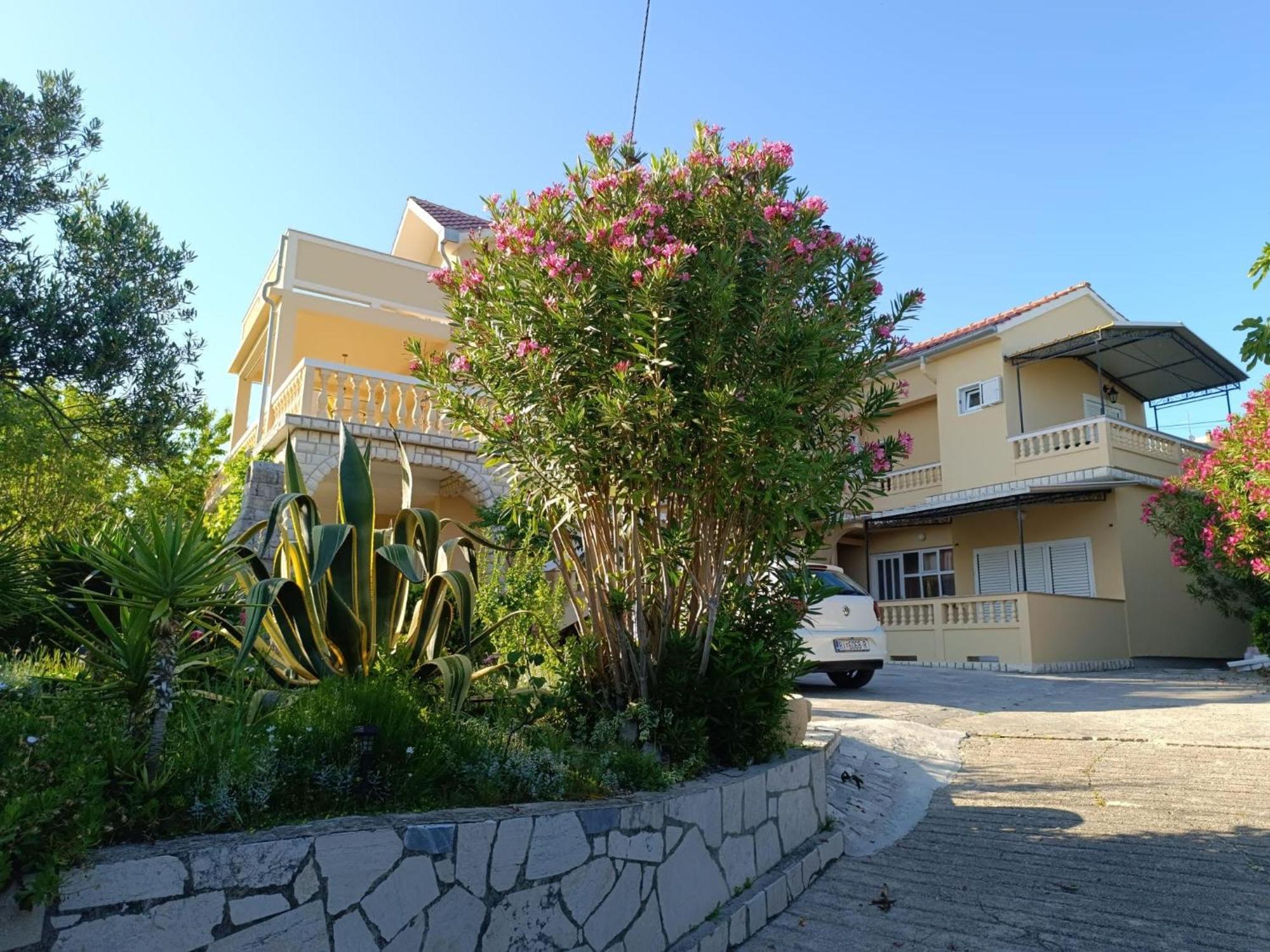 Apartman Haus Maja Banjol Exterior foto