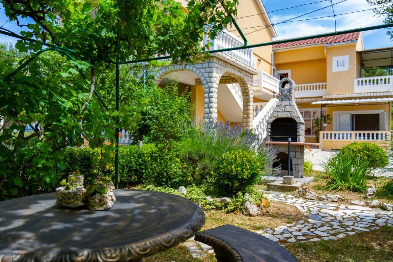 Apartman Haus Maja Banjol Exterior foto